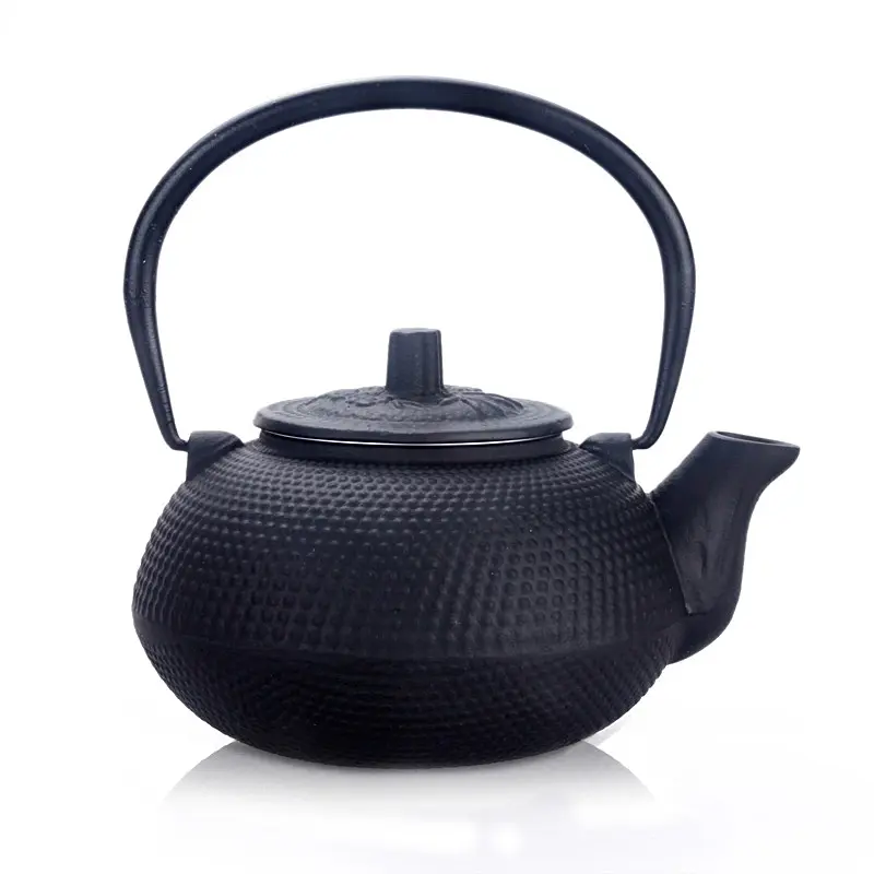 Chinois traditionnel petite théière en fonte, logo personnalisé sur le fond Offre Spéciale théière thé bouilloire