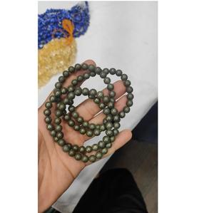 Pulsera de pirita hecha a mano con diseño único para la manifestación, terapia Reiki, sanación emocional y energía espiritual. Disponible para la venta. - Product Image 6