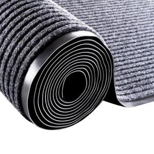 Tapete de Entrada Rectangular Antideslizante de PVC con Rayas Grises y Rojas Oscuro, Absorbente, para Uso en el Hogar, Baño y Cocina - Product Image 1