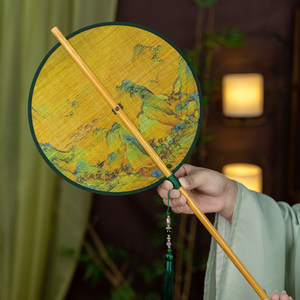 Auténtico Abanico Chino de Bambú con Mango Largo, Enrollable y Portátil, Accesorio Hanfu con Patrones Artísticos del Paisaje de Dunhuang - Product Image 5