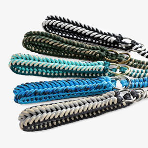 Venta al por mayor personalizado luminoso reflectante resistente de lujo hecho a mano de nylon perro collar Correa conjunto para mediano grande accesorios para perros - Product Image 5