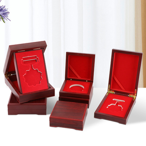 Boîte de présentation de médailles en bois EVERWIN, coffret cadeau en velours rouge, boîte à badges, boîte à pièces commémoratives, cadeau d'affaires, boîte d'emballage en bois pour objets de collection - Product Image 1