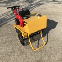 Mini rouleau compresseur flexible pour le compactage dans les espaces restreints