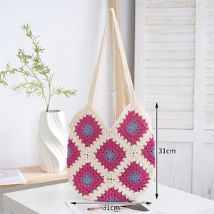 Borsa a Tracolla Grande in Crochet con Motivo Granny Square, Design Trendy, Stile Boho - Product Image 5