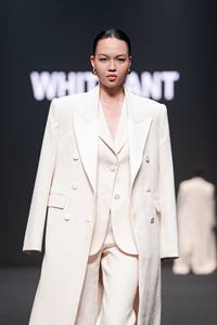 Blazer élégant à manches longues pour femmes MACI LAINE BLAZER avec poches sur le devant Tweed coton biologique blanc ANT vêtements pour femmes Vietnam - Product Image 3