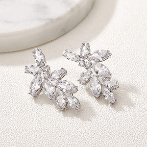 Boucles d'oreilles pendantes en zircon floral AAA pour femmes, bijoux en alliage classiques, élégants et à la mode - Product Image 4