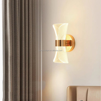 Lampe murale moderne minimaliste en fer avec LED, télécommande, variateur d'intensité, rechargeable, en acrylique, sans câblage, pour une utilisation en chambre à coucher