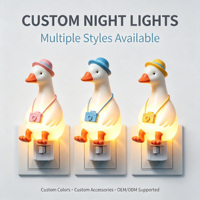 Veilleuse LED Mignonne en Forme de Canard de Voyage, Lampe Murale Décorative en Résine pour Prise, Idéale pour Chambre d'Enfant, Décoration de Maison et de Fêtes, Vente en Gros, Cadeau Personnalisé