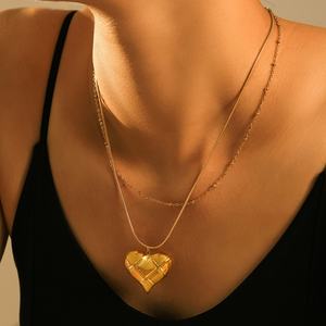 Collar Largo con Colgante de Corazón, Joyería de Acero Inoxidable, Resistente al Deslustre, Chapado en Oro Real de 18K, Collar de Oro Saudí para Mujeres y Niñas - Product Image 1