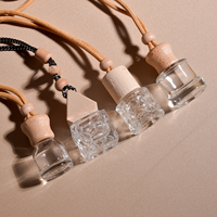 Capuchon en bois clair suspendu diffuseur d'huile essentielle bouteille de parfum de voiture désodorisant de voiture parfum aromathérapie pendentif bouteille