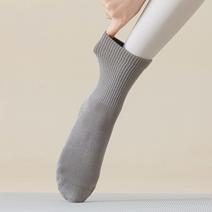 Calcetín de Yoga de Fitness de punto de Color sólido Nuevos productos Calcetines de Pilates con agarre antideslizante personalizado con logotipo en el cuerpo/puño Longitud de la tripulación - Product Image 4