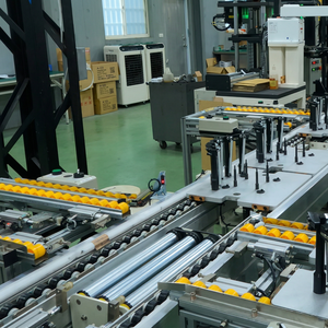 Consistent Operation Double Speed Chain Conveyor for Industrial Parts Assembly with Modular <b>Workstation</b> Support and Fixation - Product Image 1