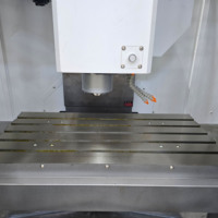 Centro de Mecanizado Vertical CNC de Alta Precisión VMC855, Control CNC Syntec, Escala Lineal de 3 Ejes, Listo para Trabajo Mediano BT40