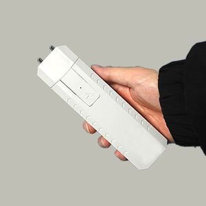 Lampe torche LED rechargeable avec prise européenne, chargement USB, lumière d'urgence portable, bouton poussoir, faisceau large à intensité variable - Product Image 4