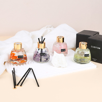 Coffret Cadeau Diffuseur de Parfum pour Voiture 120 ml avec Bâtonnets, Désodorisant Automobile Anti-Formaldéhyde, Décoration Florale, Diffuseur d'Huiles Essentielles Aromathérapie
