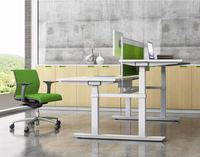Bureau électrique blanc de conception moderne Poste de travail à 4 pieds réglable en hauteur avec double moteur Fonction extensible pour l'usage au bureau