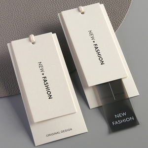 Bán Buôn Sang Trọng Biểu Tượng Tùy Chỉnh Dập Nổi Quần Áo Treo Tag Dày Giấy May Mặc Treo Tag Trắng Gấp Hàng May Mặc Thẻ Và Nhãn - Product Image 1