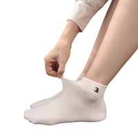 Chaussettes courtes blanches tendance été 2026, confortables, respirantes, brodées, unies, douces et respirantes pour femmes