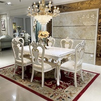 Table et chaises rectangulaires en bois massif français, adaptées aux villas de luxe, aux hôtels et aux salles de banquet.