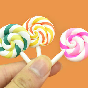 Adornos de resina planos con forma de piruleta de arcoíris esmerilado suave para manualidades DIY y decoración de álbumes de recortes - Product Image 2