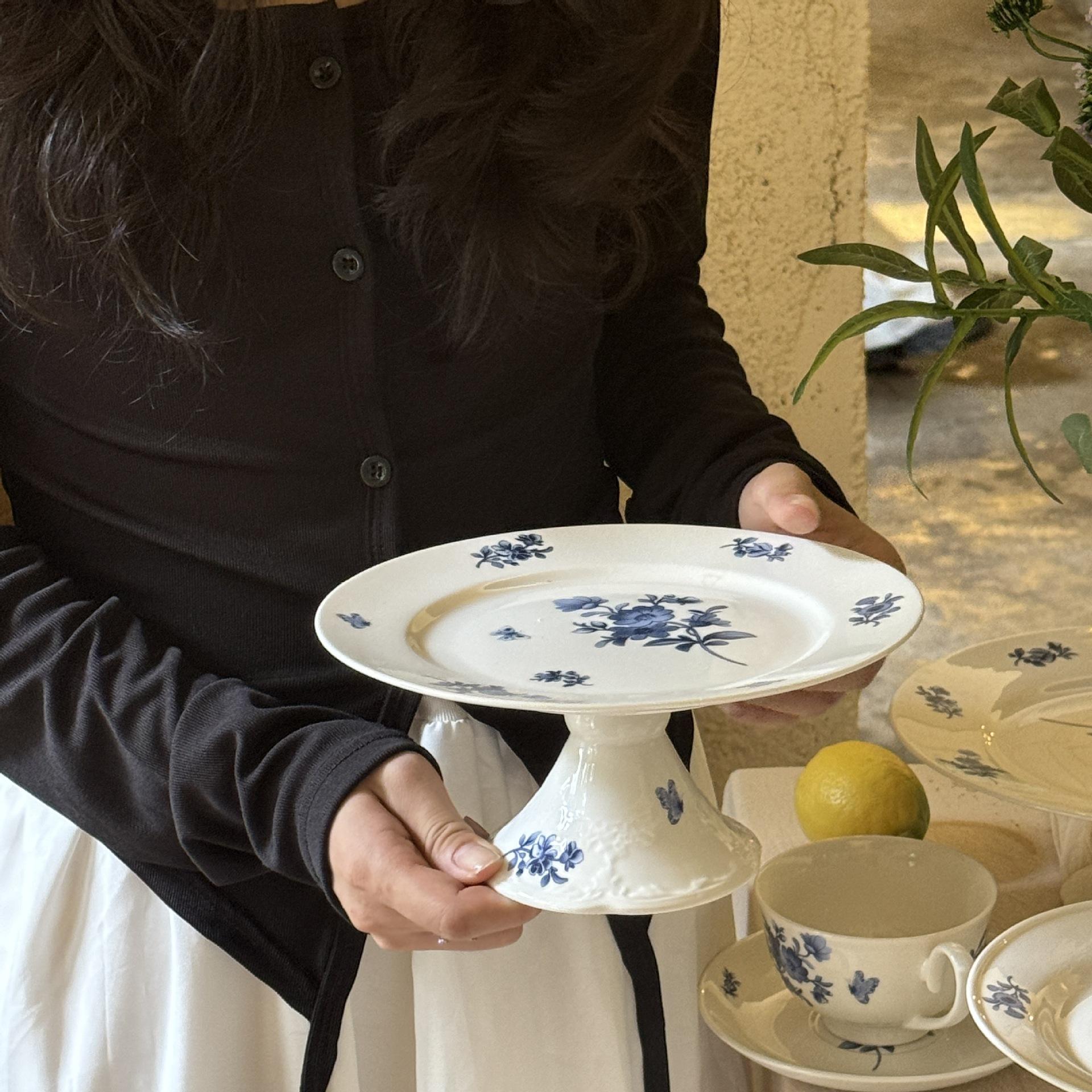 Retro blue floral high foot plate 20.5*8.5