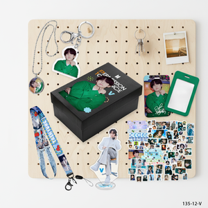 Lien vers tous les modèles |   Nouveauté Tendance KPOP Stray Kids Coffret Cadeau Original Porte-clés en Papier Cartes Photo Autocollants Nouvel An TWICE - Product Image 4