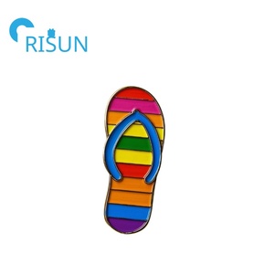 Metal dibujos animados moda esmalte <span class=keywords><strong>zapatillas</strong></span> Pin broche personalizado Unisex Slide hombres zapatilla Pin insignia zapatilla Flip Flop zapato solapa Pins - Product Image 3