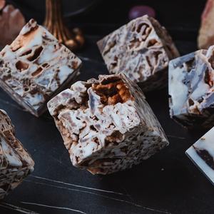 Vente en gros de sphalerite naturelle de style bohème pour la guérison spirituelle, tendance de la mode pour la décoration intérieure unique, cadeaux de vacances, pierre - Product Image 2