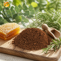 BEEHALL Fournisseur en gros de poudre de propolis soluble dans l'eau pour le développement de produits alimentaires et de boissons