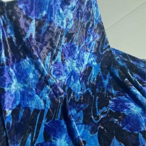 Hanbing-Vestido Cheongsam vintage con diseño ondulado de mariposa azul, base negra, transpirable, respetuoso con el medio ambiente - Product Image 3