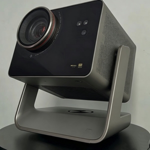 Proyector Láser Tricolor DLP 4K Hisense C5 Ultra 2026, 4400 Lúmenes CVIA, Soporte 3D, Zoom Óptico, Proyector Inteligente 4K - Product Image 1