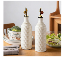 Bouteille Distributrice d'Huile d'Olive en Céramique pour Cuisine avec Bec Verseur à Gravité, Cruche à Huile Opaque de 19 oz avec Entonnoir, Vinaigre