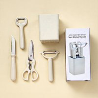 Multifunctionele keukenaccessoireset inclusief schaar, fruitmes, mes, garde, flesopener voor huishoudelijk gebruik en koken thuis.