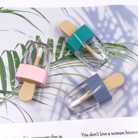 Emballage cosmétique personnalisé avec logo, tube de brillant à lèvres mignon en forme de crème glacée de 8 ml, flacon vide pour huile à lèvres en forme de bâtonnet glacé avec applicateur floqué