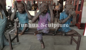 Statue de trois singes en bronze sage sur banc ne parle pas de mot n'écoute pas sculpture singes en bronze sur banc sculpture - Product Image 4