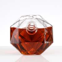 Carafe en verre de forme diamantée exquise pour bouteilles en verre haut de gamme