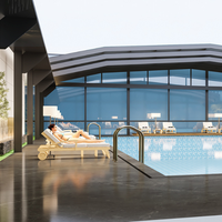 Abri de piscine rétractable en aluminium avec verre trempé, véranda mobile électrique coulissante pour piscine