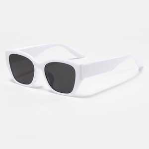 Lunettes de soleil œil-de-chat grand format style coréen, monture intégrale, vintage, mode haut de gamme, unisexe, polarisées UV400, pour le voyage - Product Image 2