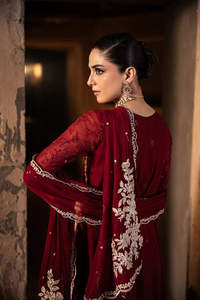 Costume formel 3 pièces rouge, lourdement brodé, avec dupatta de luxe - Product Image 3
