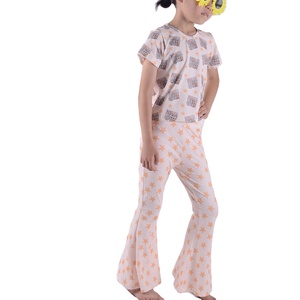 Ensemble Pyjama Fille en Soie Lactée Imprimée de Haute Qualité Bd2-2 : T-shirt à Manches Courtes et Pantalon Patte d'Éléphant – Vente en Gros - Product Image 3