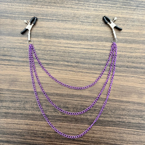 Pinces à tétons érotiques pour couples, jouets sexuels alternatifs pour hommes et femmes, pinces à double pointe longues et violettes avec clochettes. - Product Image 4