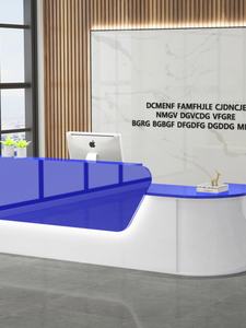 แผนกต้อนรับไม้เนื้อแข็งพร้อมไฟ LED และมุมโค้งมนสำหรับร้านขายเสื้อผ้าโรงแรมและชานมทันสมัยตามสั่ง - Product Image 5