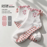 Chaussettes de Pilates en coton de haute qualité, mignonnes, brodées, avec grip, personnalisées, à volants roses, antidérapantes, pour le yoga et la barre, pour femmes
