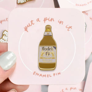 Design personnalisé d'épingles en métal émaillé pour bière Fabricant d'épingles d'insigne de lettre en alliage de zinc avec logo alimentaire personnalisé - Product Image 1