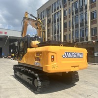 L'excavatrice forestière JG150L est équipée de têtes d'abattage et de grappins en forme de pagaie.
