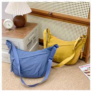 Bolso de Hombro de Gran Capacidad, Estilo Coreano, Moderno y Minimalista, Popular Este Año, Nuevo y de Alta Calidad - Product Image 1