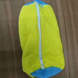 Sac de lavage de chaussures durable jaune et bleu avec fermeture éclair, fabriqué en polyester résistant pour tous types de chaussures, y compris les baskets et les chaussures décontractées - Product Image 6