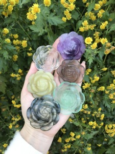 Sculpture artisanale en quartz rose naturel, fleur sculptée, sculpture en cristal, <span class=keywords><strong>roses</strong></span> en cristal - Product Image 5