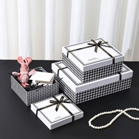 Boîte de luxe avec couvercle et base, personnalisable avec logo, vente en gros, emballage cadeau sur mesure pour T-shirt, vêtements, boîte en carton pour écharpe