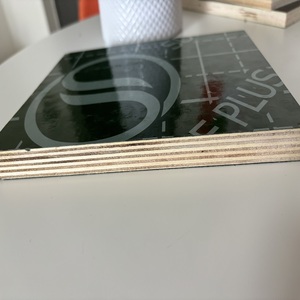 Feuille <span class=keywords><strong>de</strong></span> contreplaqué en plastique PP <span class=keywords><strong>4</strong></span>*8 face film noyau <span class=keywords><strong>de</strong></span> peuplier complet <span class=keywords><strong>de</strong></span> 18mm pour <span class=keywords><strong>coffrage</strong></span> <span class=keywords><strong>de</strong></span> construction pour salon et cuisine - Product Image 1